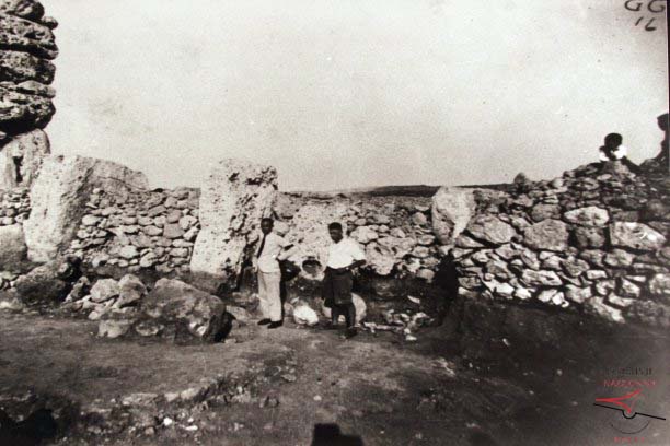 Ġgantija Temples - Cleaning of plaza entrance