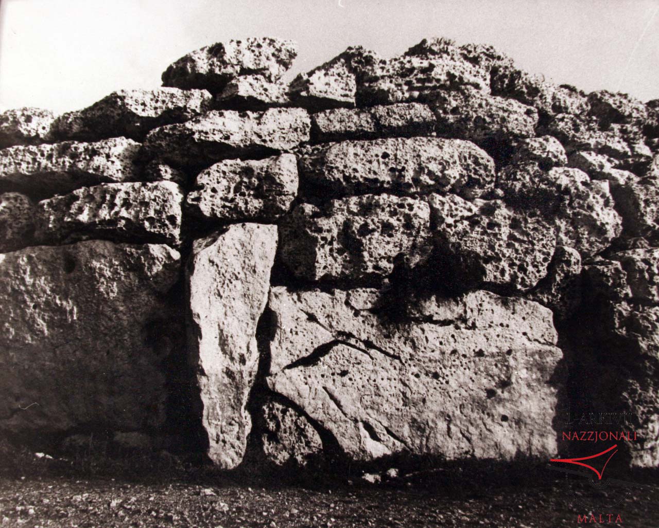 Ġgantija Temples' header and stretcher wall