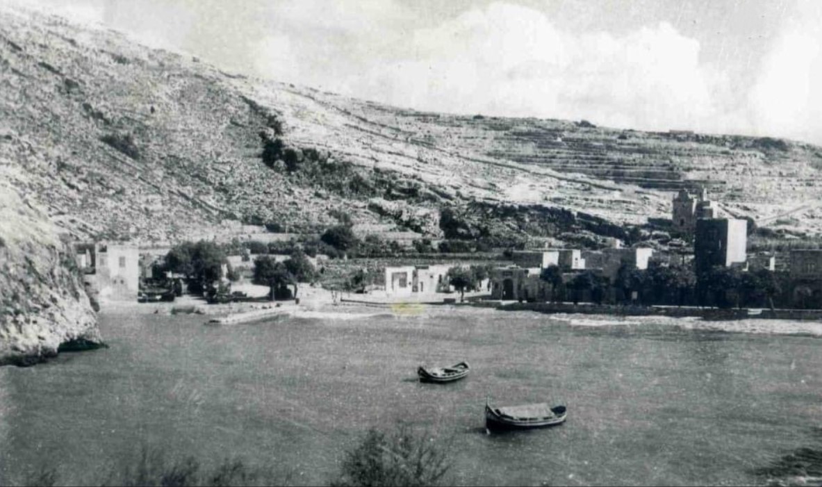 Xlendi bay's quiet waters