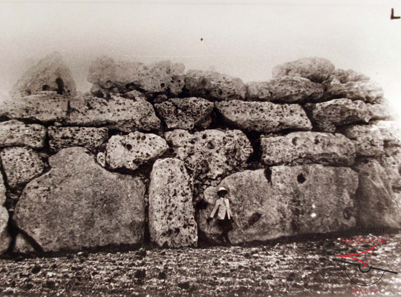 Ġgantija Temples' perimeter wall