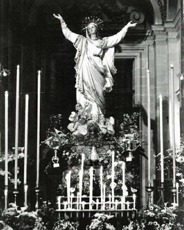 Statue of Santa Marija