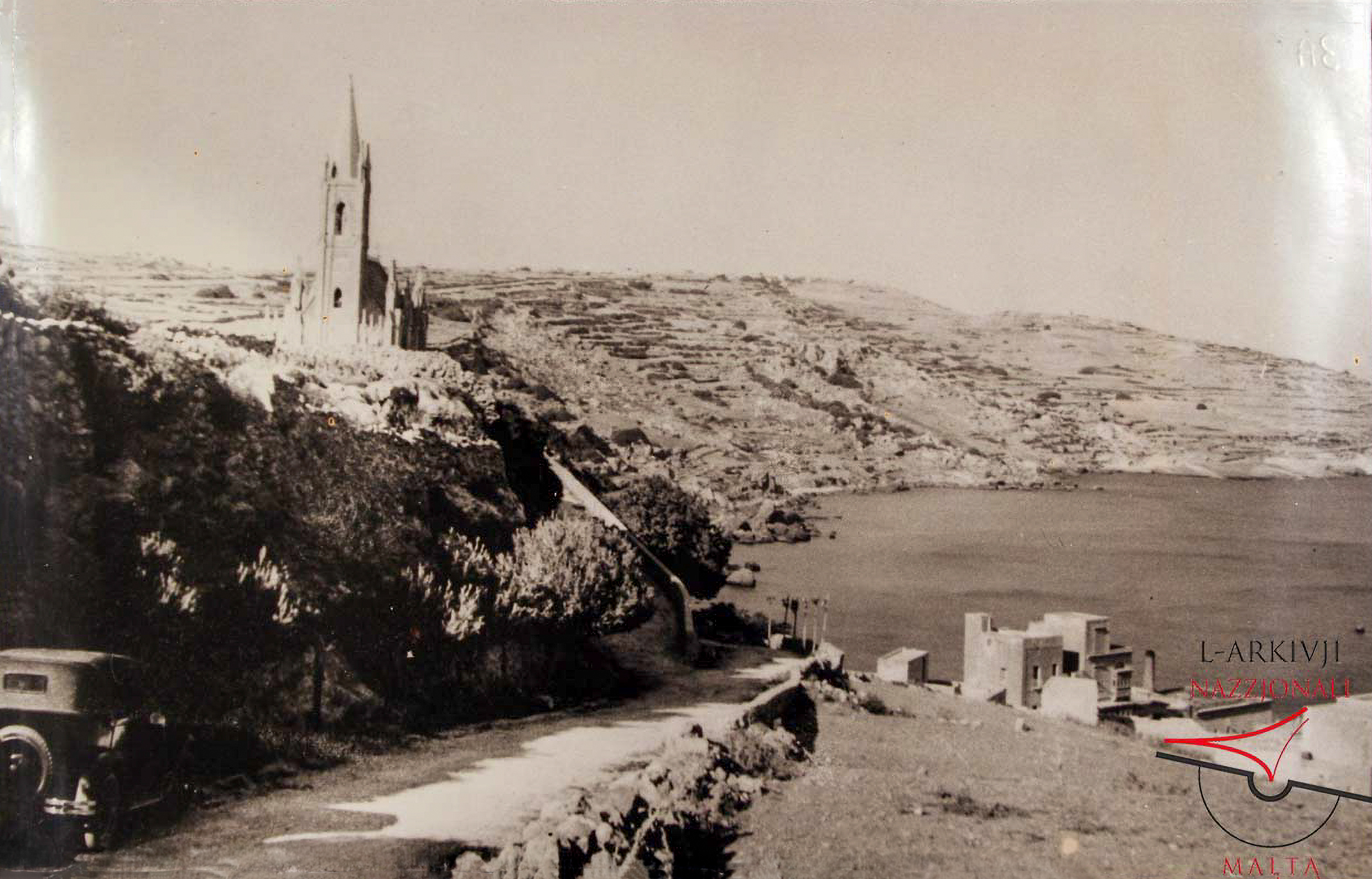 Old road to Mġarr Harbour