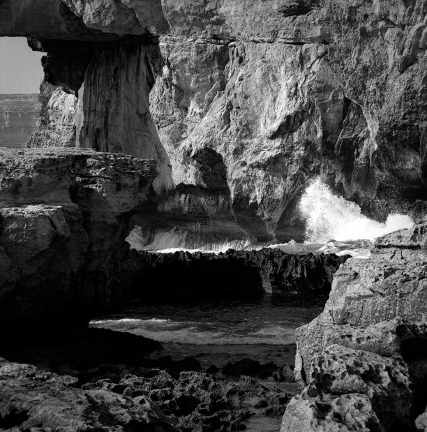 Waves crashing at Azure Window