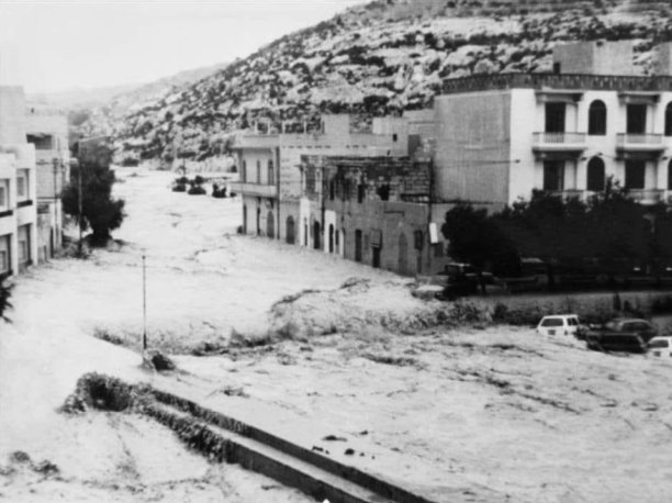Xlendi bay flooding in action