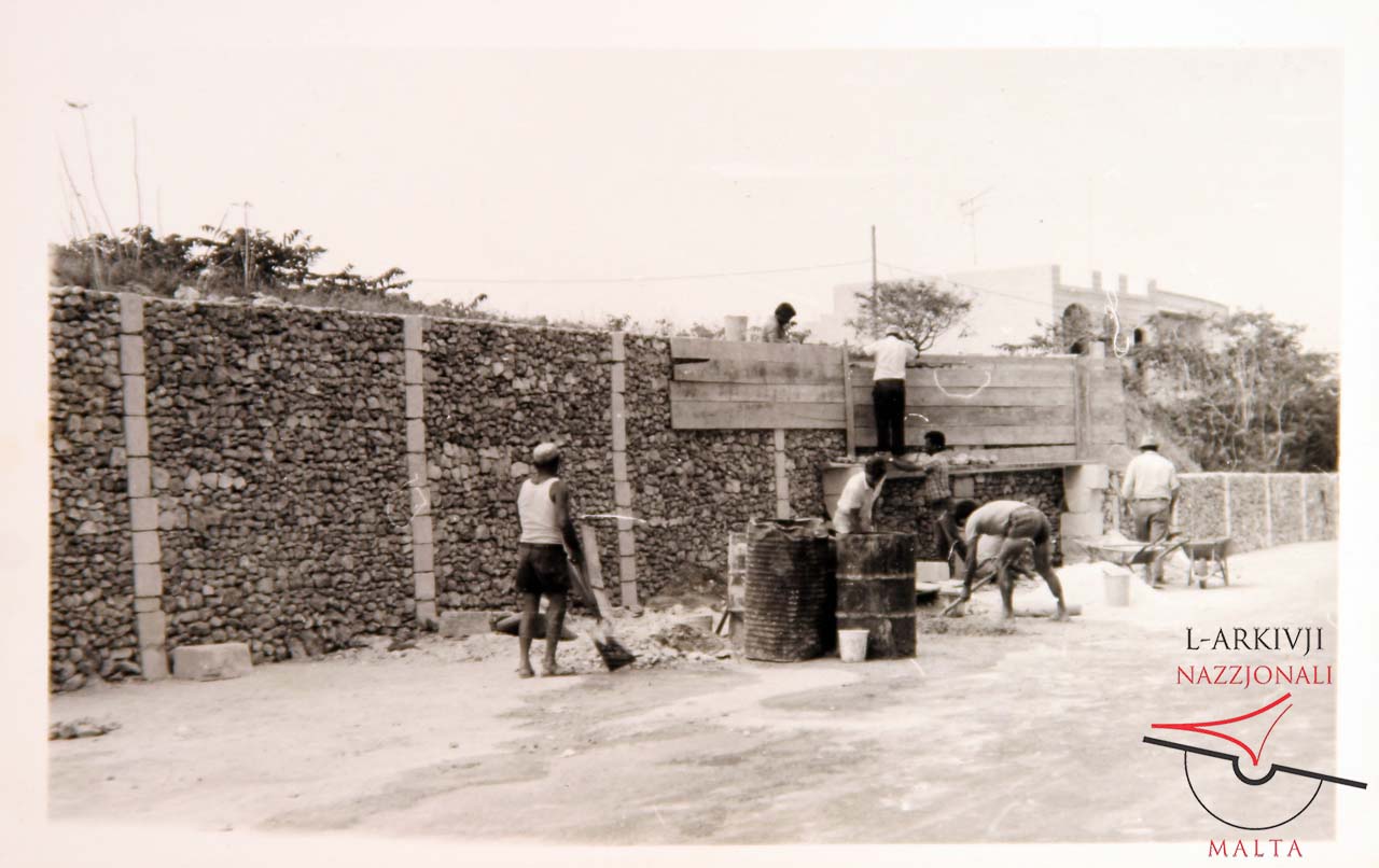 Construction of dry stone wall at Mġarr - Għajnsielem Road