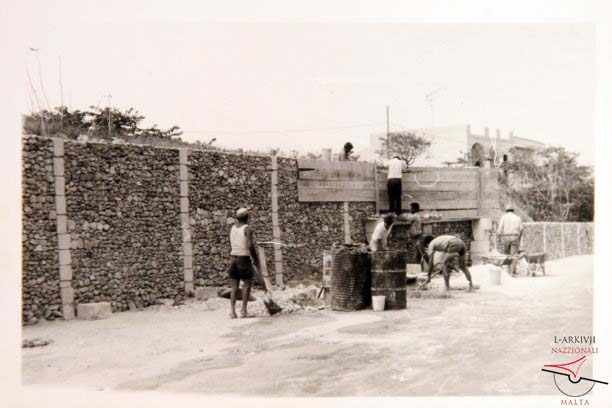 Construction of dry stone wall at Mġarr - Għajnsielem Road