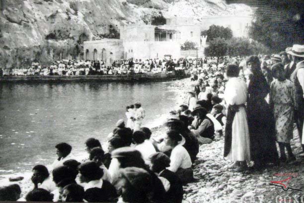 Il-Ġostra festivities at Xlendi bay