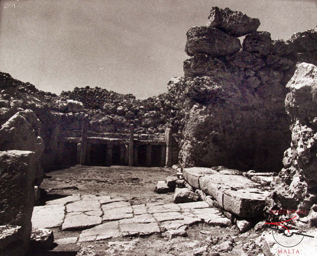 Ġgantija's South Temple interior