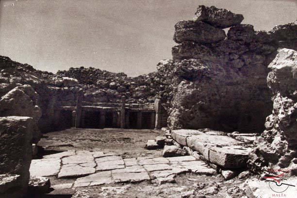 Ġgantija's South Temple interior