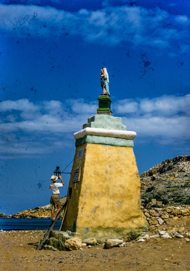 Statue of the Virgin Mary at Ramla Bay