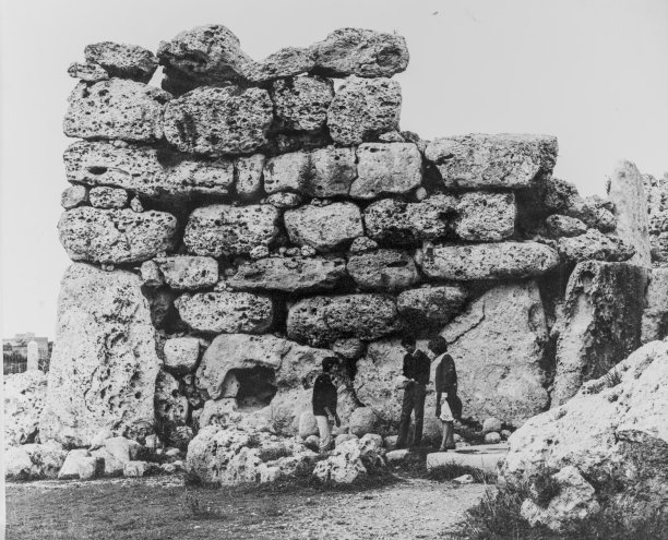 Ancient wall of Ġgantija
