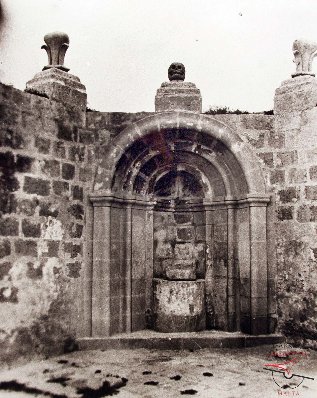 Gourgion Tower's fountain