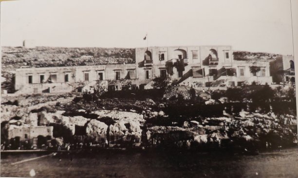 Xlendi's cliffside architecture