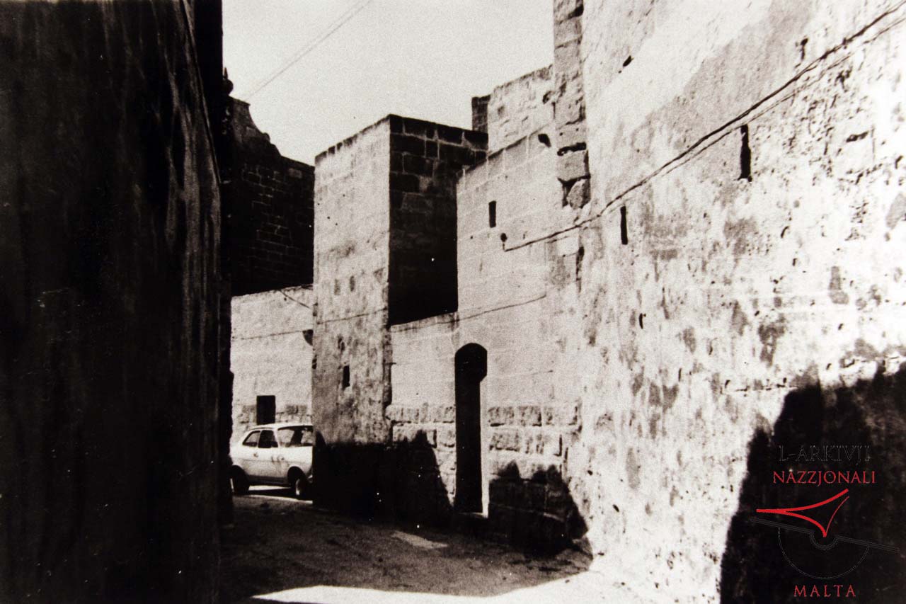 Old houses in Sqaq l-Arċipriet