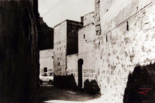 Old houses in Sqaq l-Arċipriet