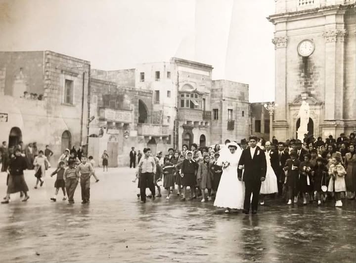Wedding procession from Xagħra church