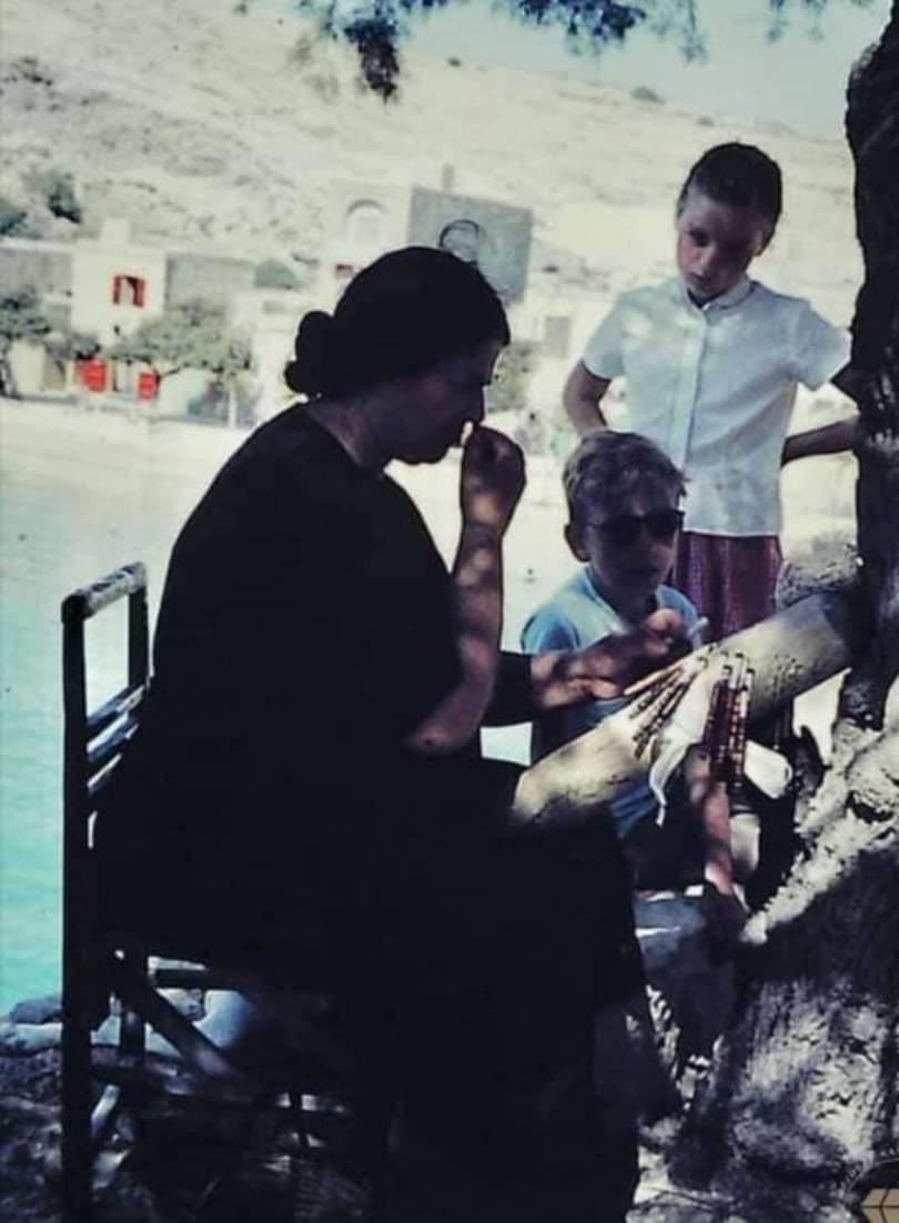 Traditional lace making in Xlendi