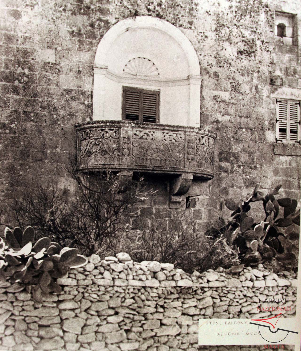 Intricate stone balcony at tal-Ħamrija