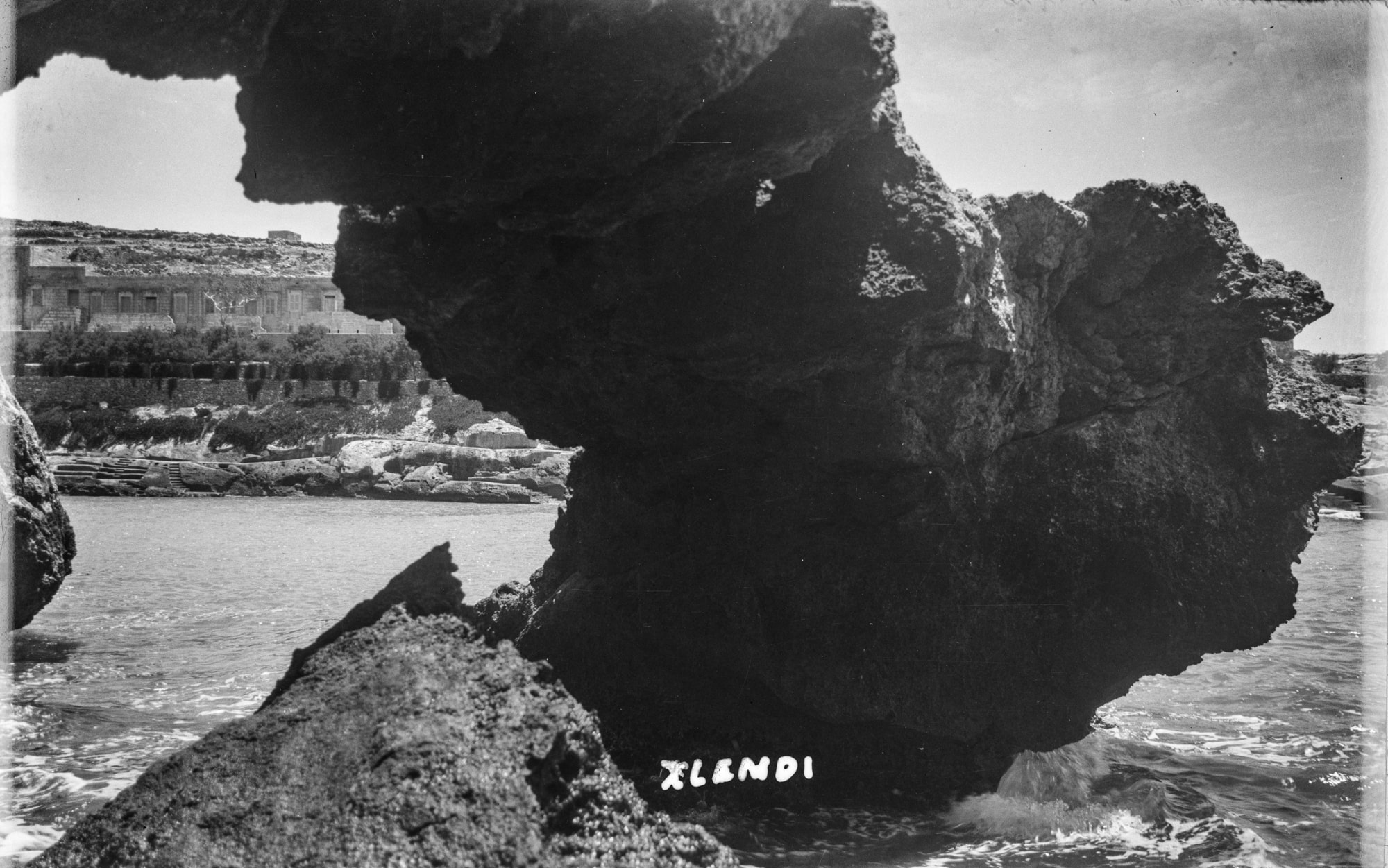 Xlendi's rugged coastal rocks