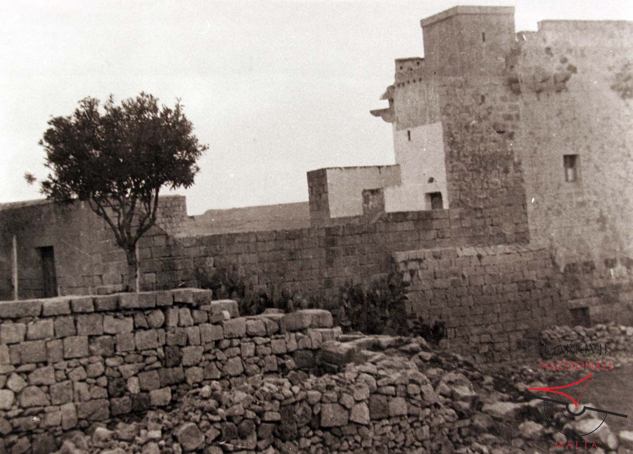 It-Torri tal-Ħofra in Sannat