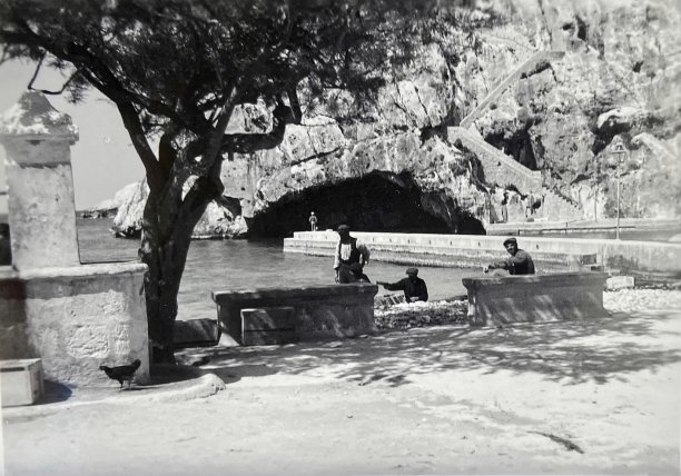 Shaded moments by Xlendi’s rocky shore