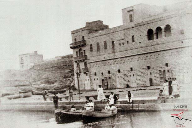 Ladies' gathering at Il-Menqa