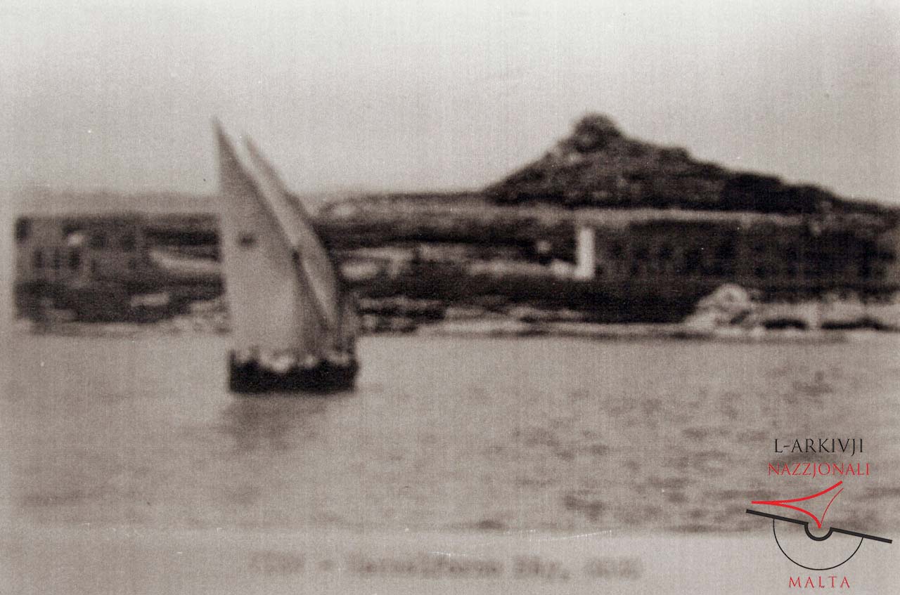 A lanteen boat at il-Port