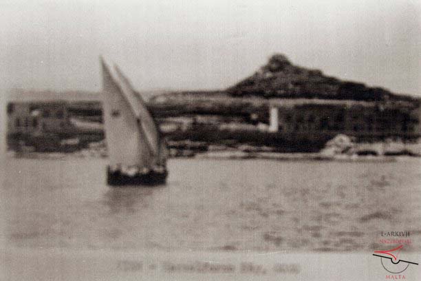 A lanteen boat at il-Port