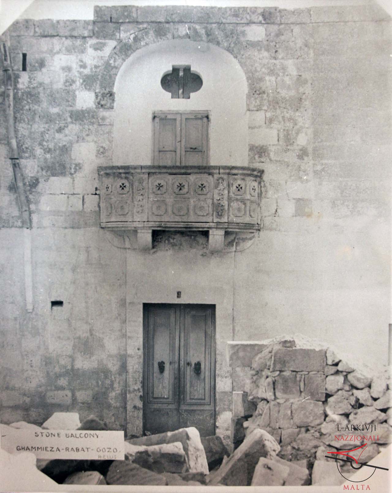 Stone balcony on Għammieża Street