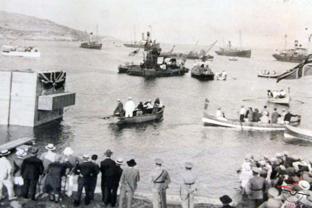 Launching of the first caisson of the breakwater extension