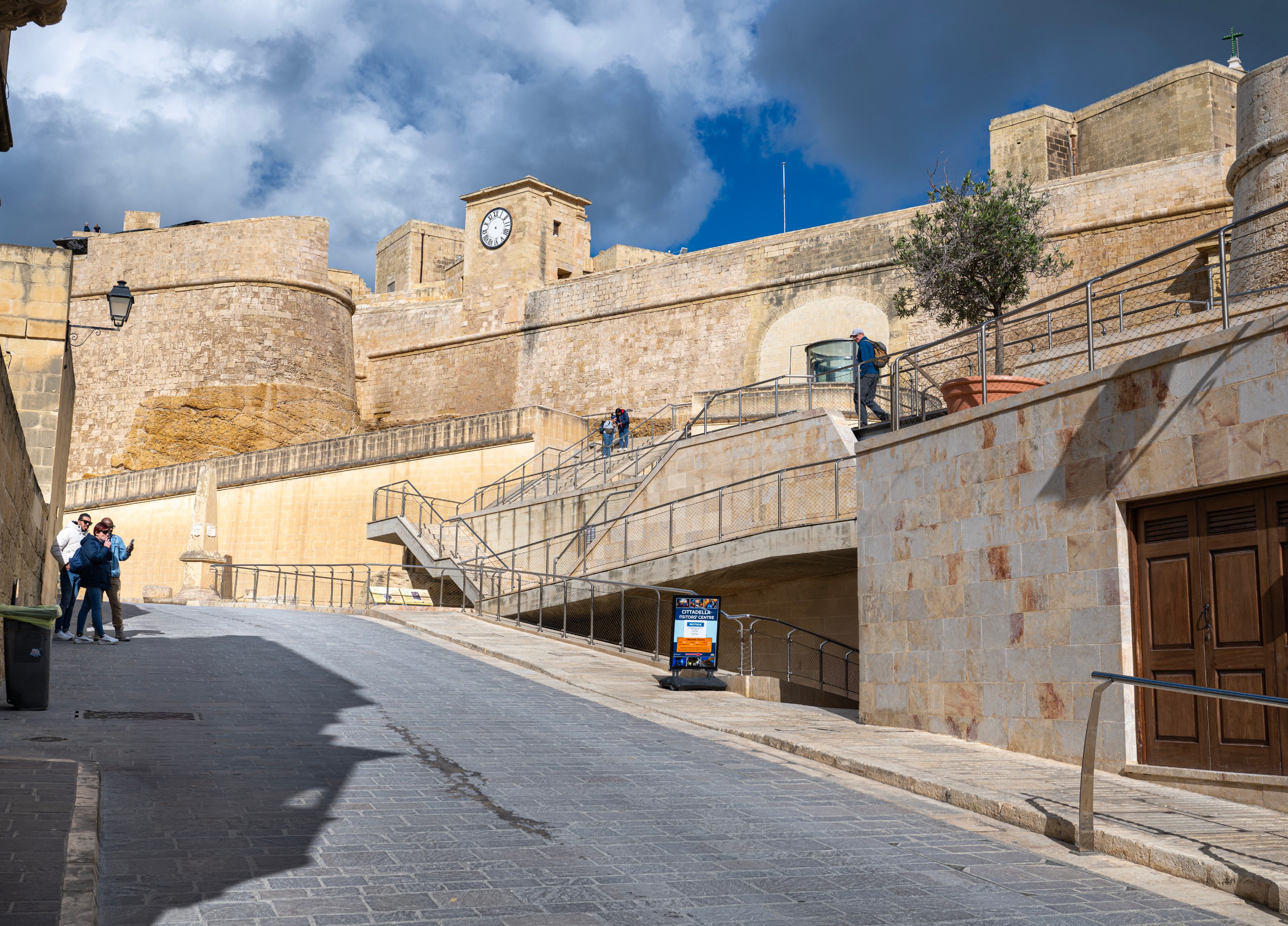Stroll down Castle Hill, Victoria