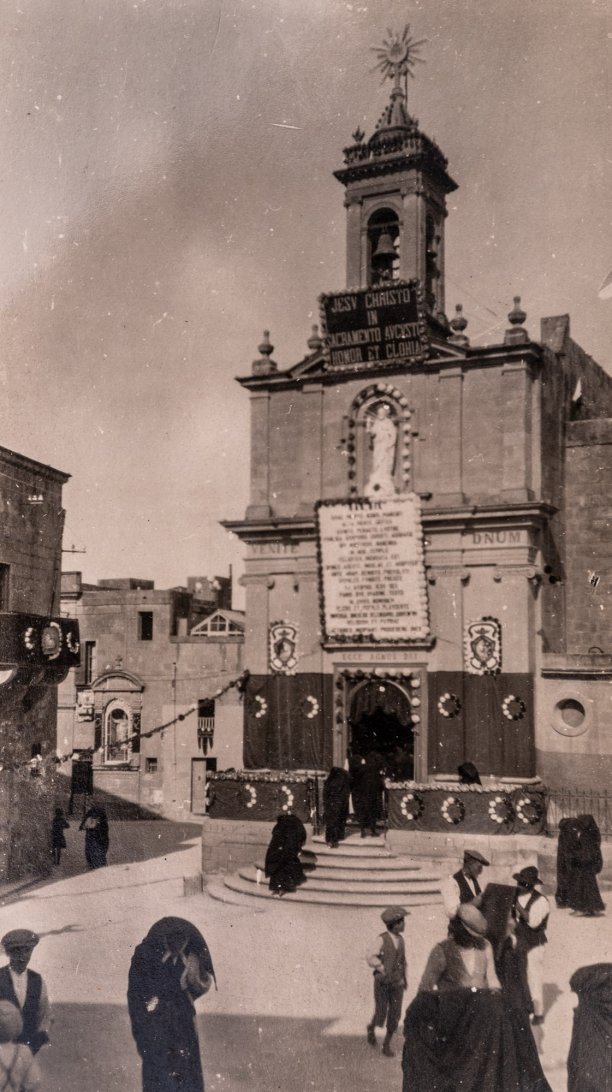 Savina Square in Old Times