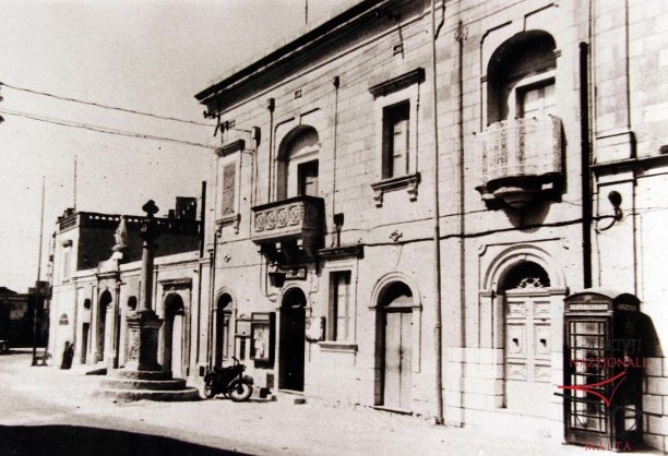 Houses in Għarb village square