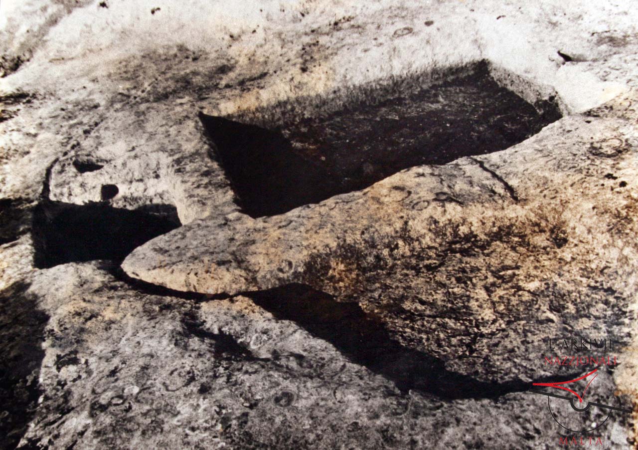 Rock cut features at Wied tal-Kissi