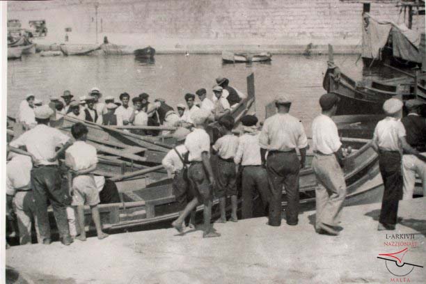 Ferrying passengers from ferry to jetty