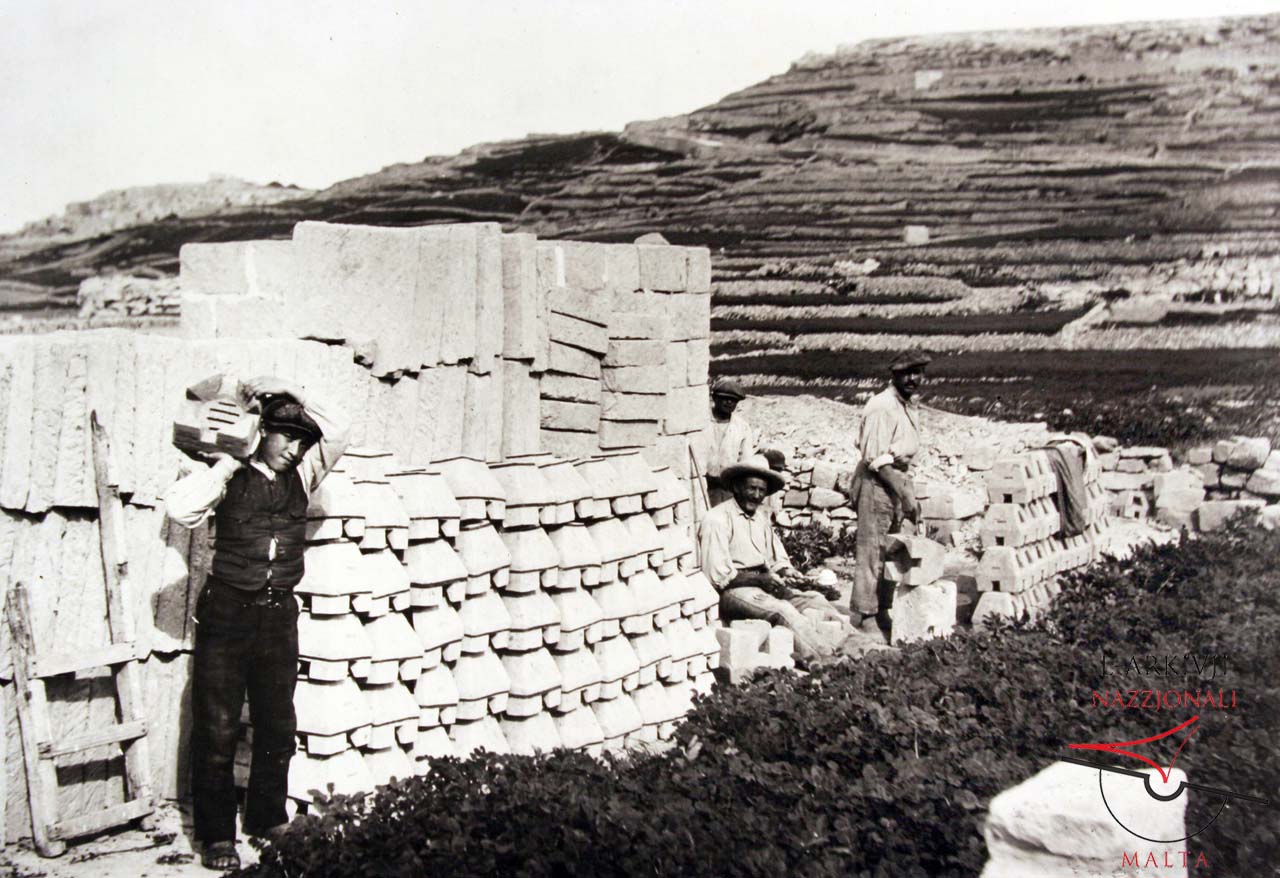 Stone stove crafting at Ta' Xħajma