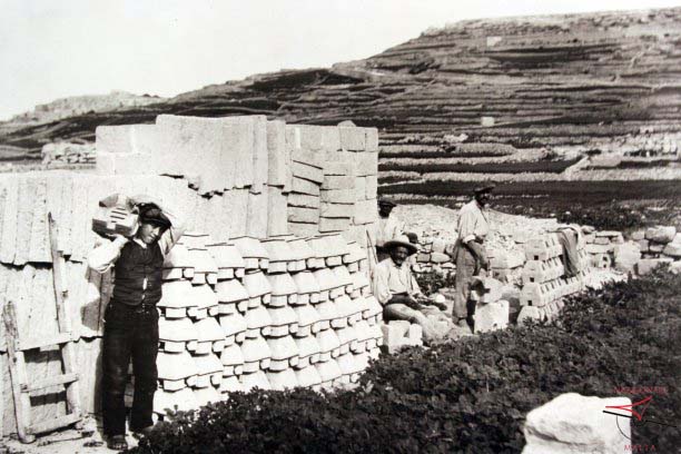 Stone stove crafting at Ta' Xħajma