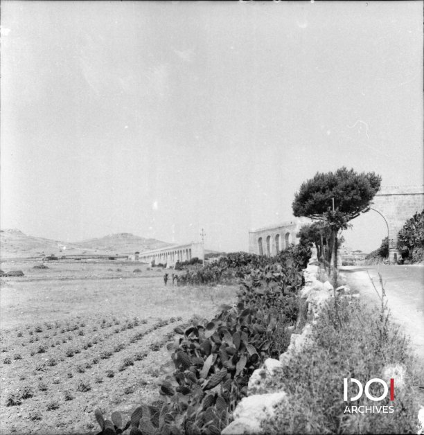 Acqueducts en route to Għarb