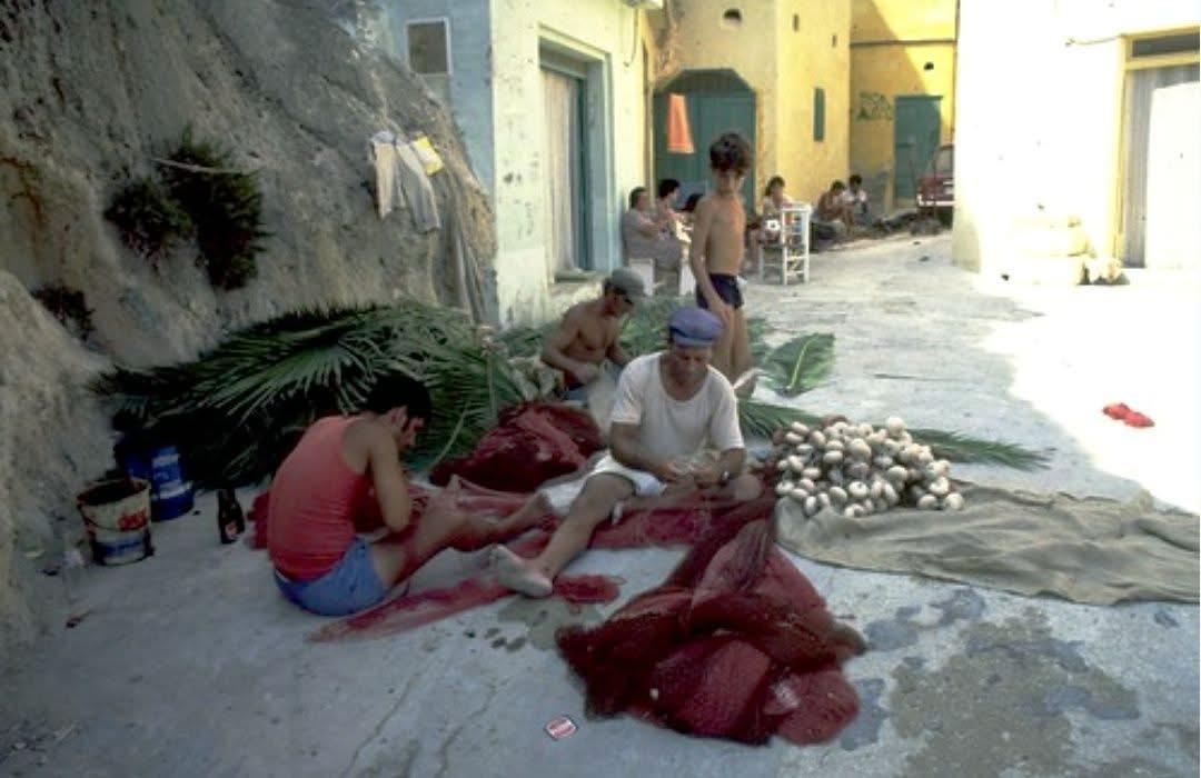 Fishermen at work in Xlendi