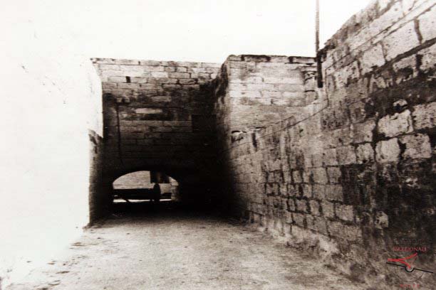 Stone passageway in Sqaq l-Arċipriet