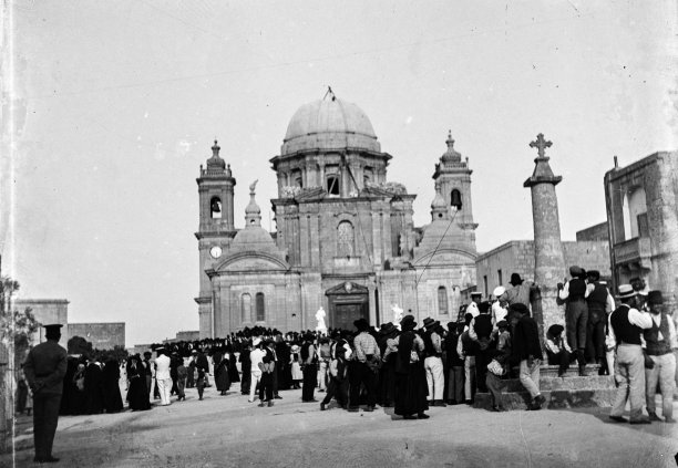 Crowd gathered at Nadur Square
