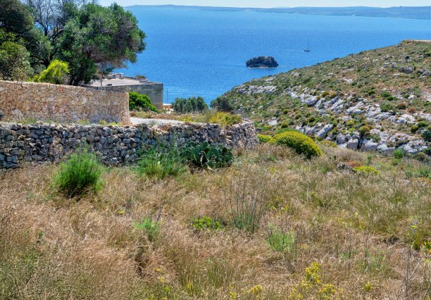 Il-Kantra from road above