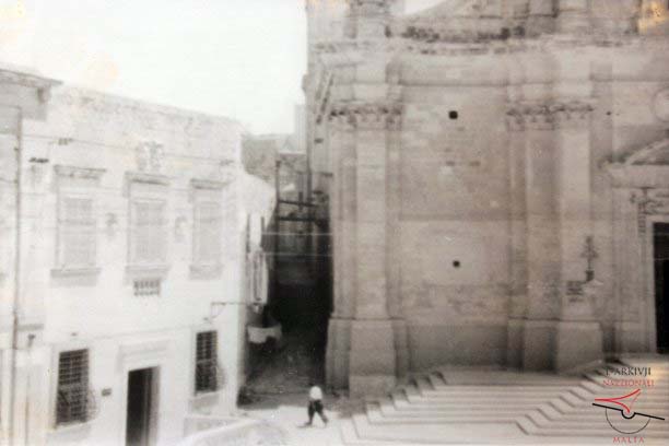 The Governor’s Palace and Il-Fosos Street in the Citadel
