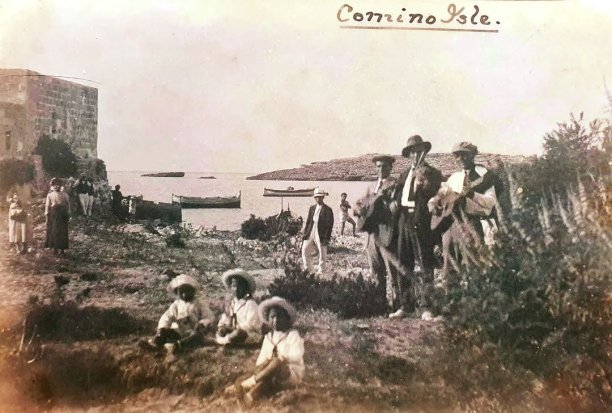 Early gathering on Comino