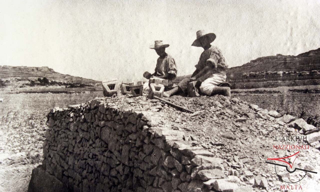 Stone stove crafting at Ta' Xħajma