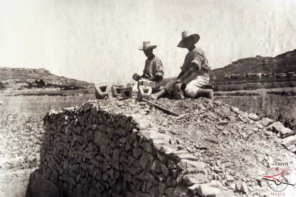 Stone stove crafting at Ta' Xħajma