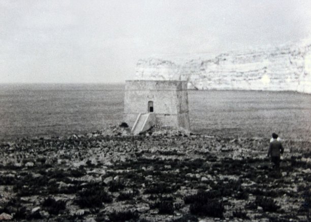Xlendi Tower facing the cliffs