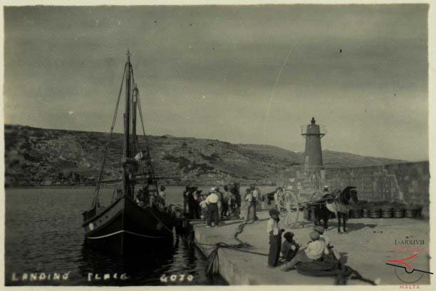 Loading at Mġarr Harbour