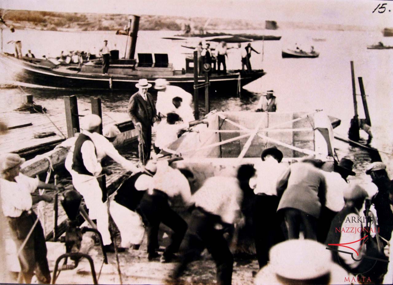 Launching of the first caisson of the breakwater extension