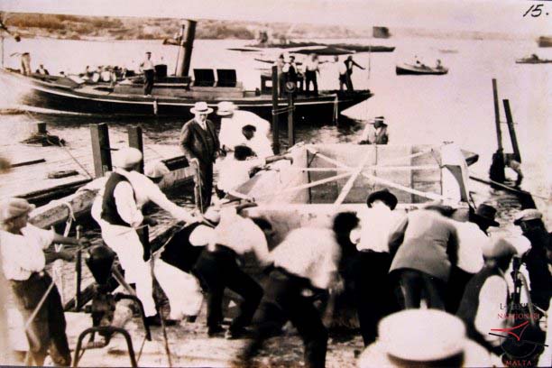 Launching of the first caisson of the breakwater extension